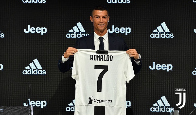 tin bóng đá: Ronaldo nói điều khó tin trong ngày ra mắt Juventus